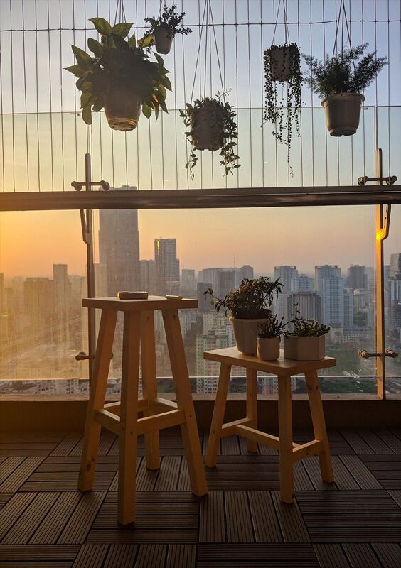 /upload/images/decor-ban-cong-can-ho-sunset-from-a-green-balcony.jpg